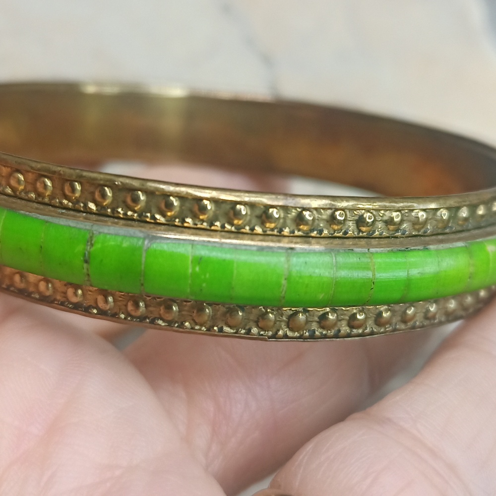 Rare Vintage Green Turquoise on Brass bangle bracelet - Picture 3 of 6
